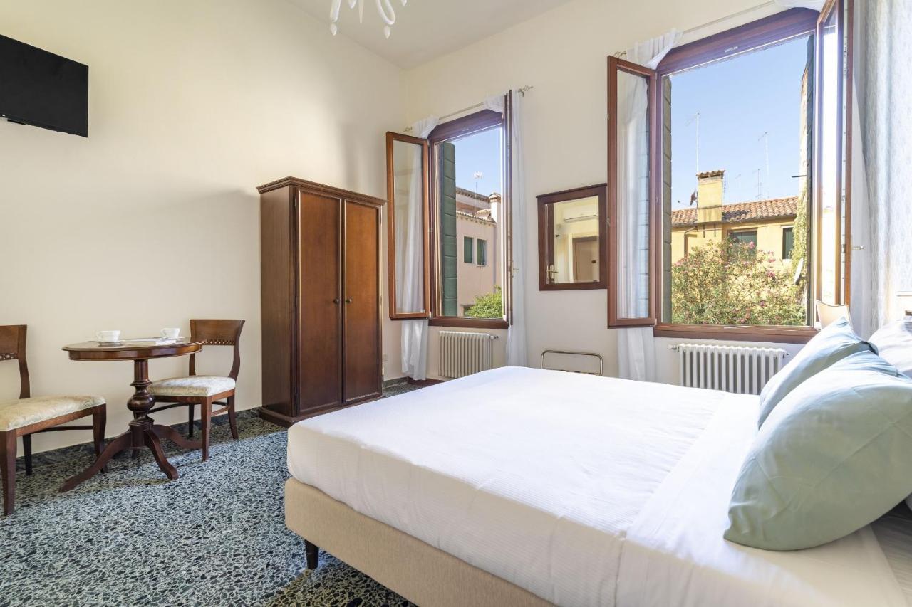 Residenza Centopietre - Dorsoduro By Wonderful Italy Венеция Екстериор снимка