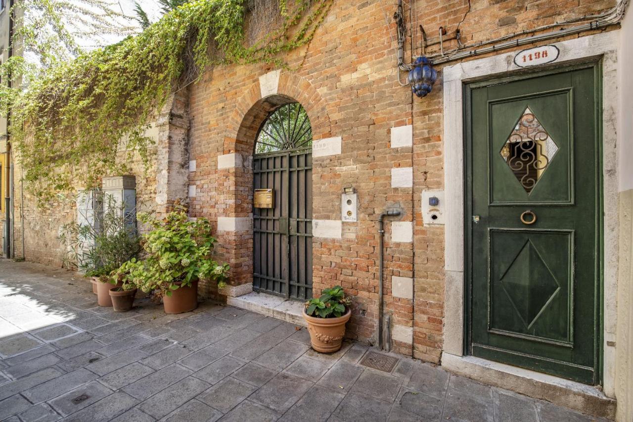 Residenza Centopietre - Dorsoduro By Wonderful Italy Венеция Екстериор снимка